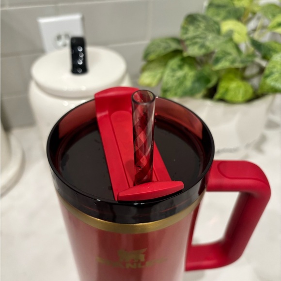 stanley 40oz quencher cup in scarlett tinsel - Picture 3 of 8